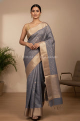 linen saree front pose