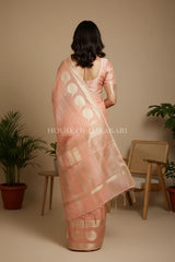 linen saree back pose
