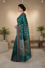 mulmul cotton patola saree 0423 side pose
