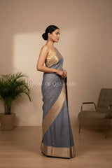linen saree side pose