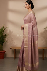 linen saree side pose