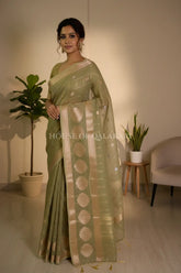 linen saree front pose