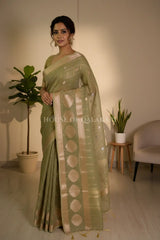 linen saree front pose