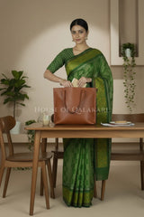 mulmul cotton patola saree 0431 outdoor pose