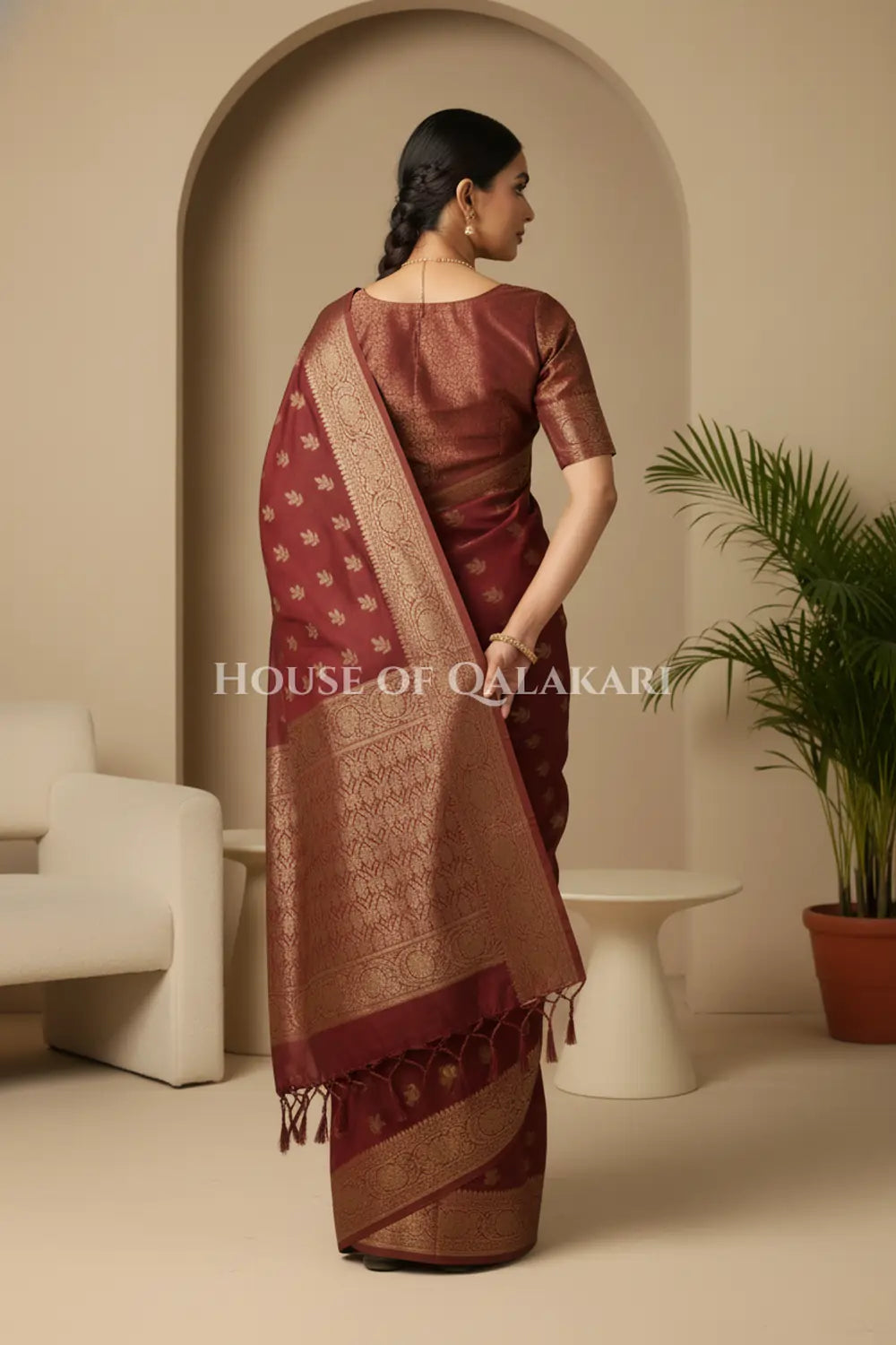 cotton saree back pose