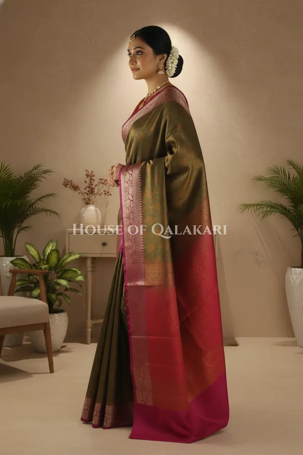 Tanchui Cotton Saree side pose