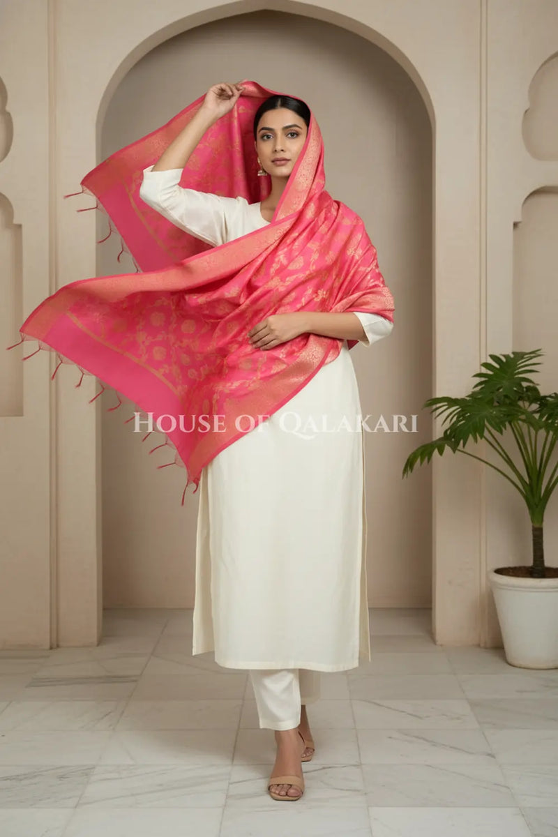silk dupatta 0250 dramatic pose