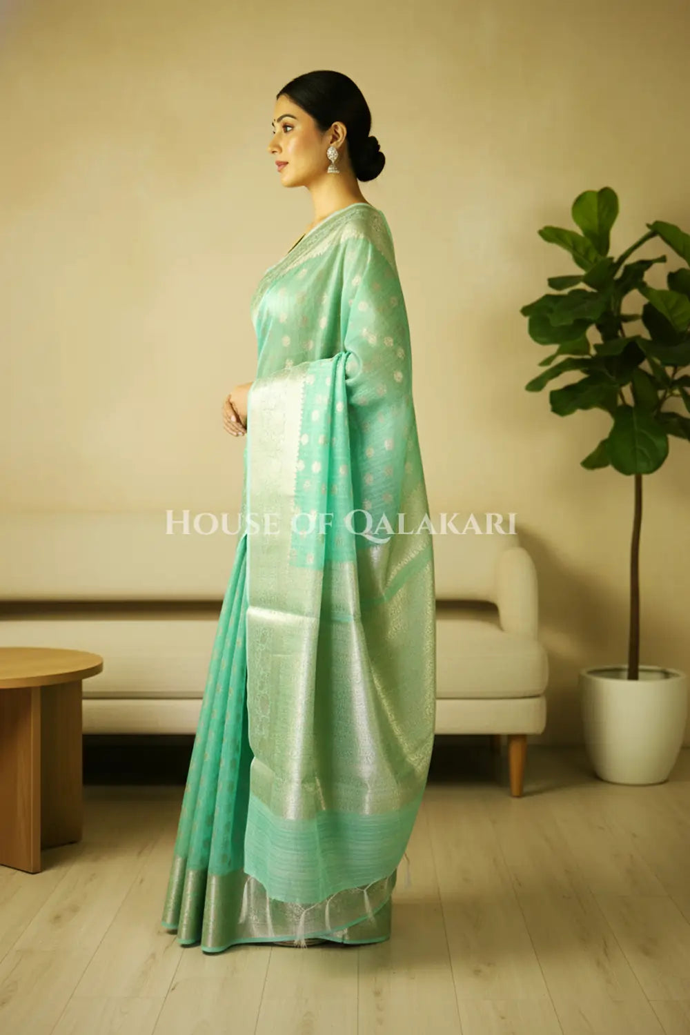 cotton saree side pose