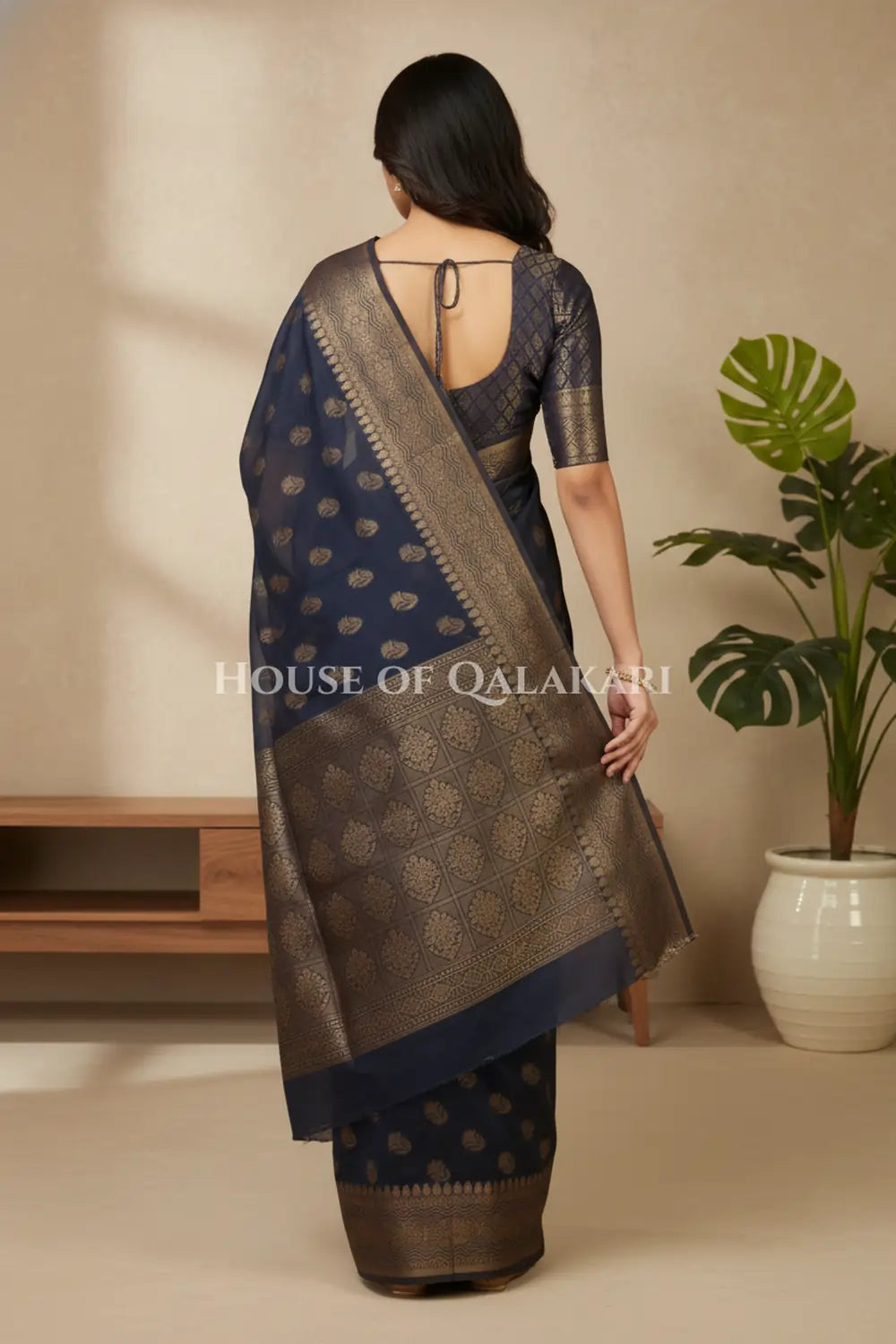 cotton saree back pose