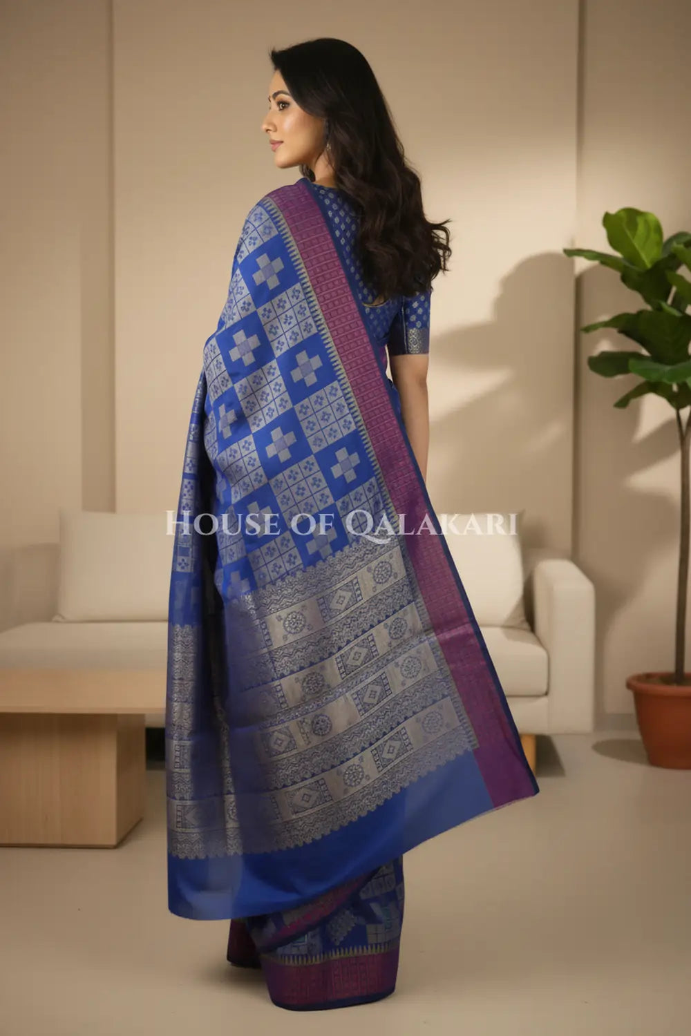mulmul cotton patola saree back pose