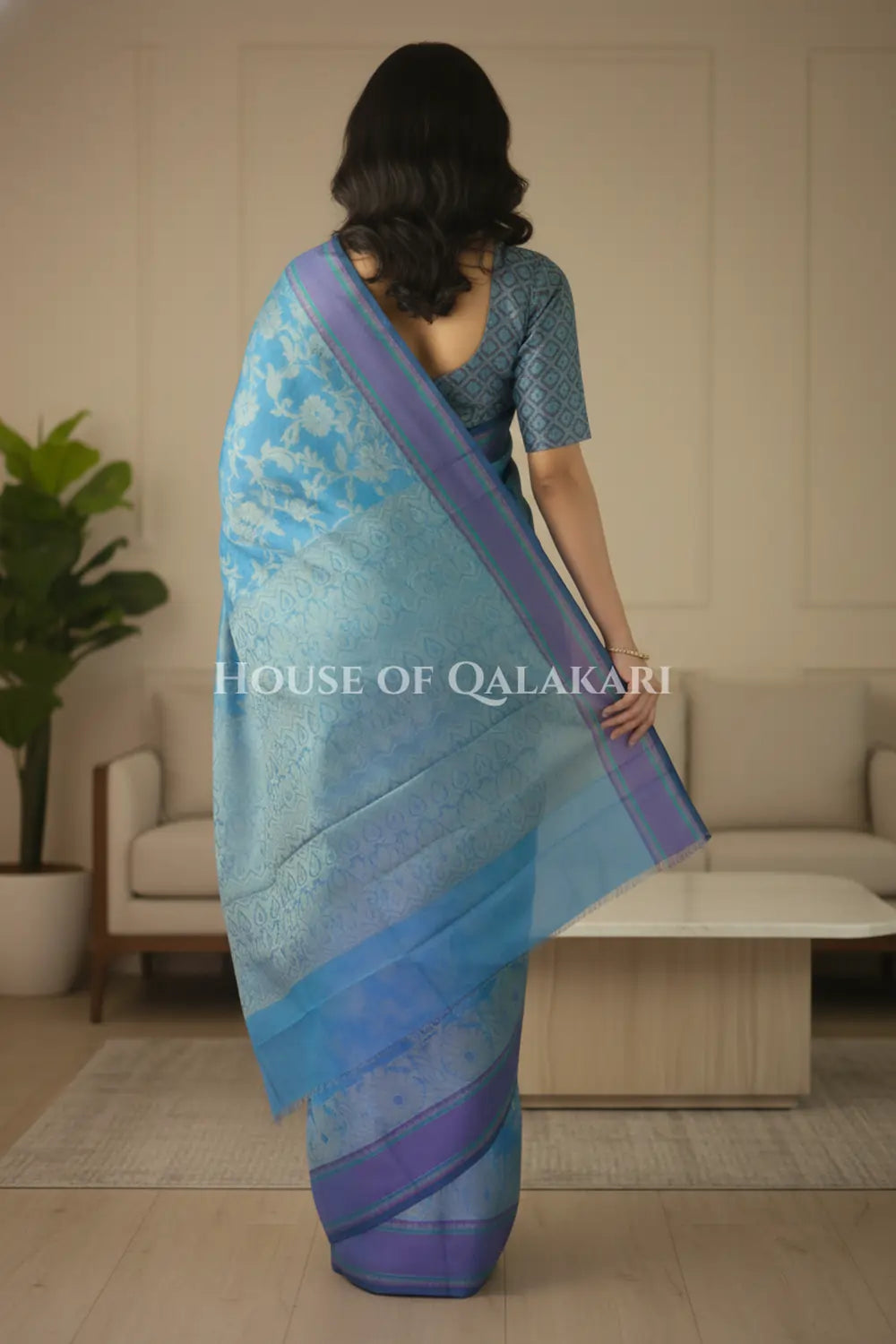 mulmul cotton patola saree back pose