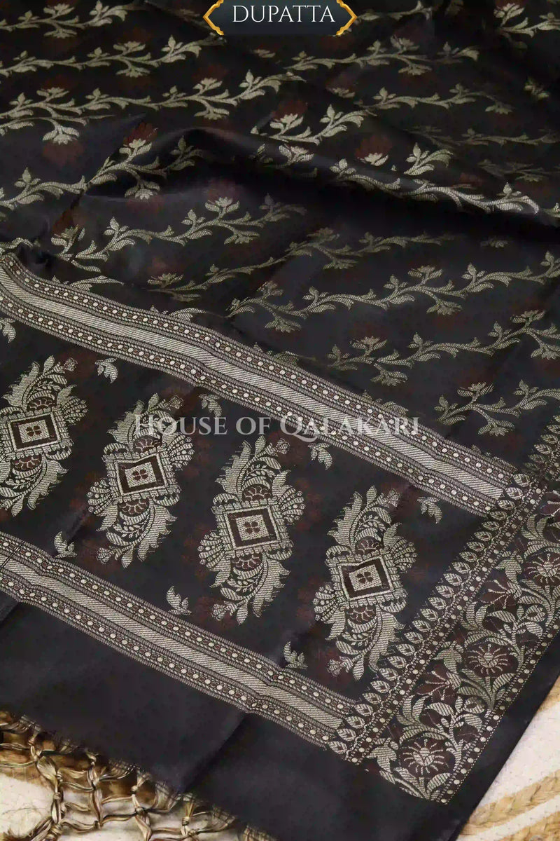 Banarasi Unstitched Dress Material in Black and with plain body and resham border and diagonally striped resham dupatta – dupatta