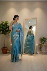 linen saree mirror pose