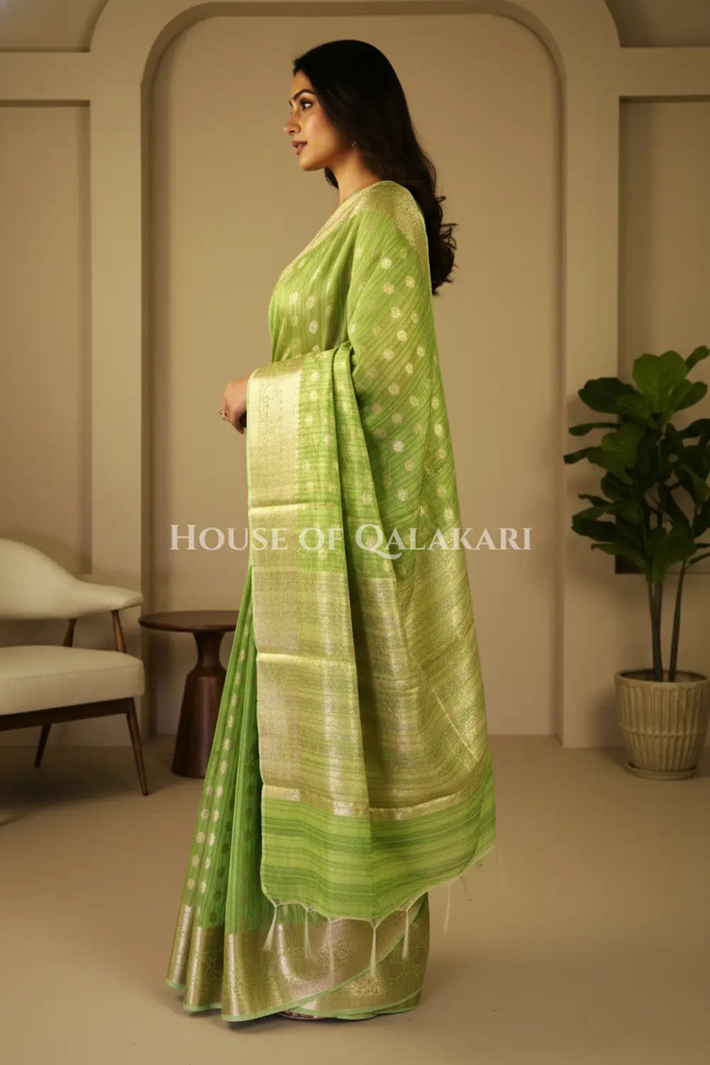 cotton saree side pose