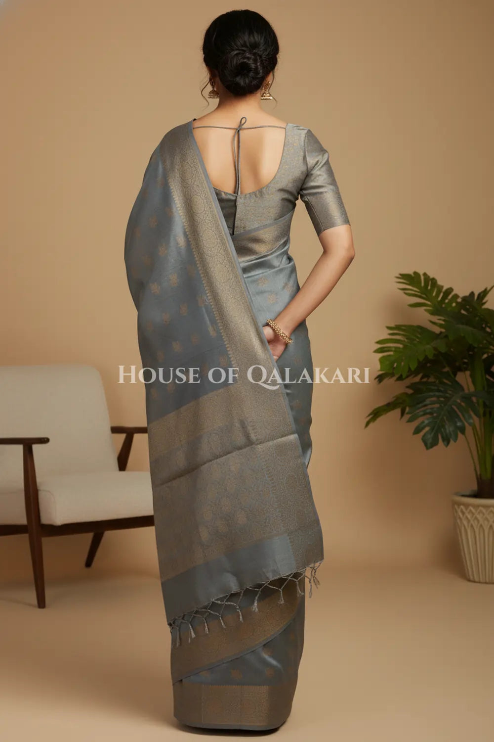 cotton saree back pose