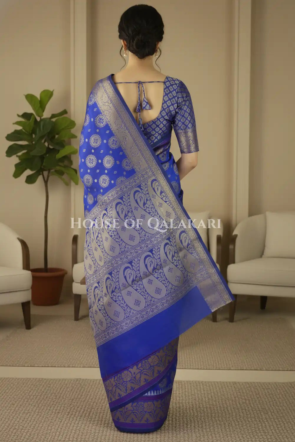 mulmul cotton patola saree back pose