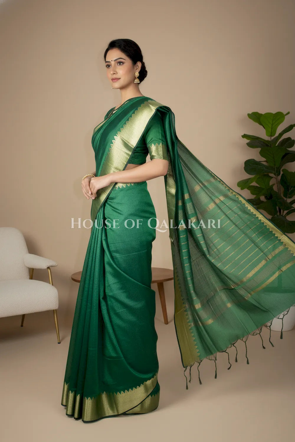 cotton saree 0340 dramatic pose