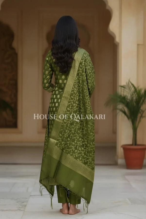 Banarasi Cotton Silk blend Unstitched Dress Material in Mehndi and with matching floral vine jaal dupatta – back pose