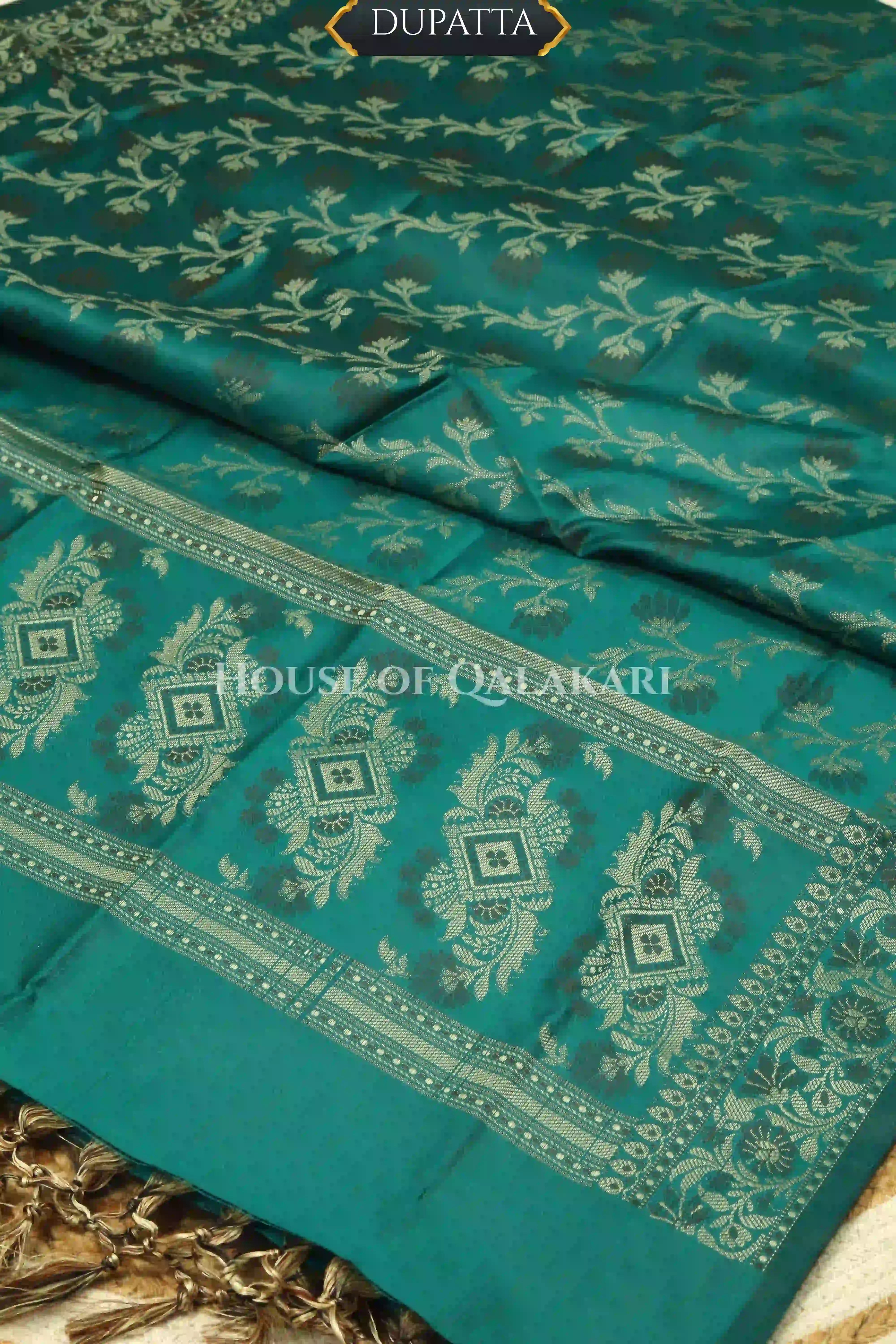 Banarasi Unstitched Dress Material in Emerald Green and with plain body and resham border and diagonally striped resham dupatta – dupatta