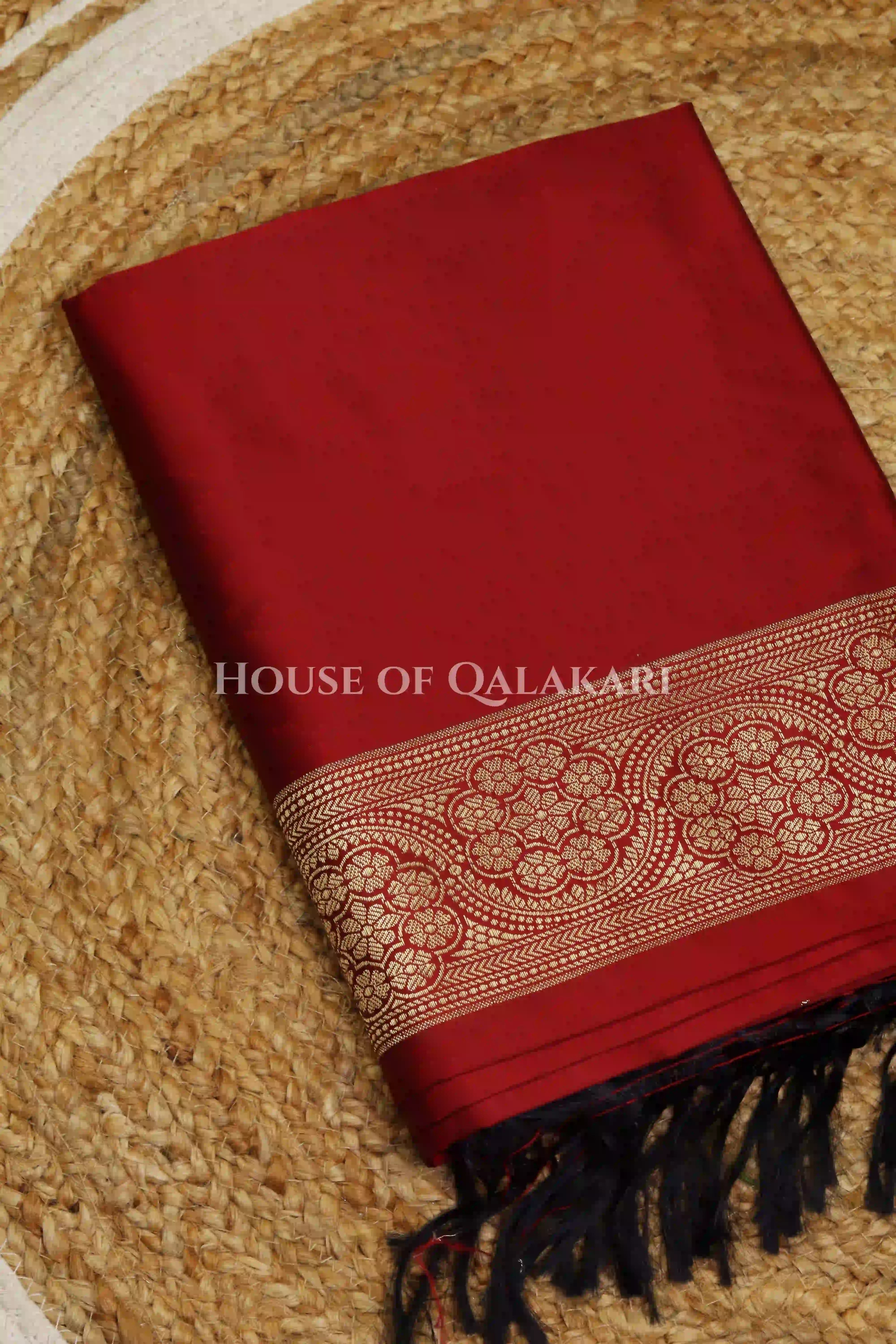 Banarasi Unstitched Dress Material in Red plain kurta and zari border along with floral zari jaal dupatta – kurta