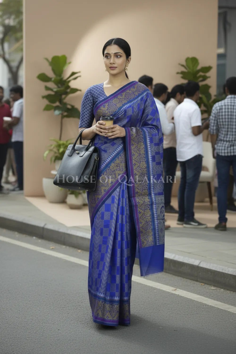 mulmul cotton patola saree 0434 outdoor pose