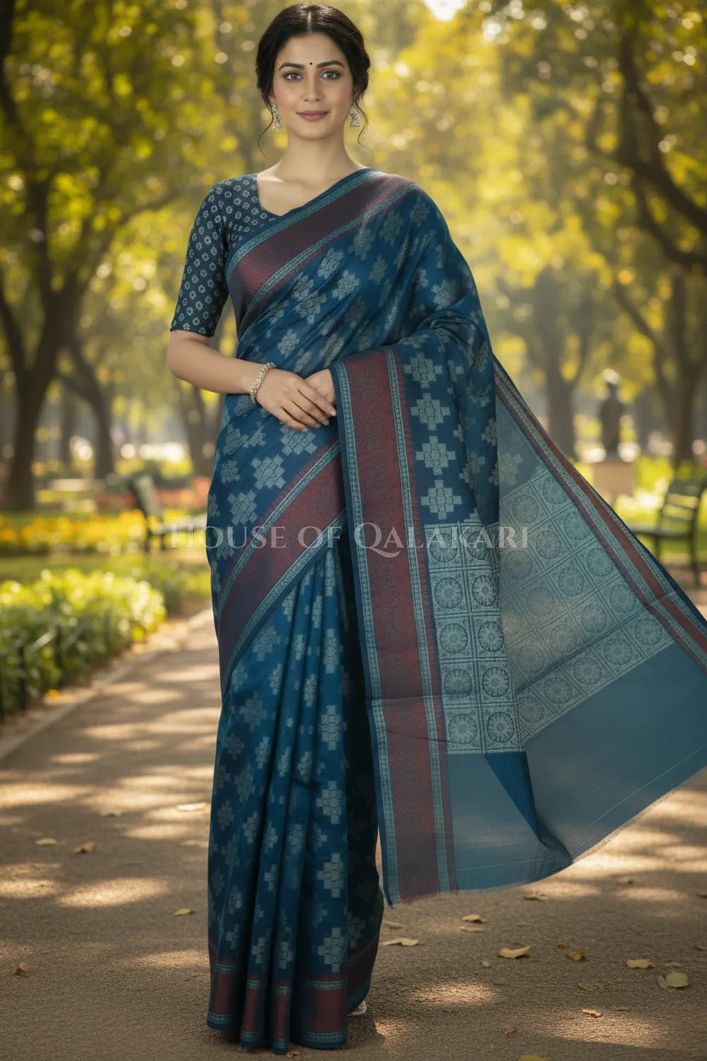 mulmul cotton patola saree 0440 outdoor pose