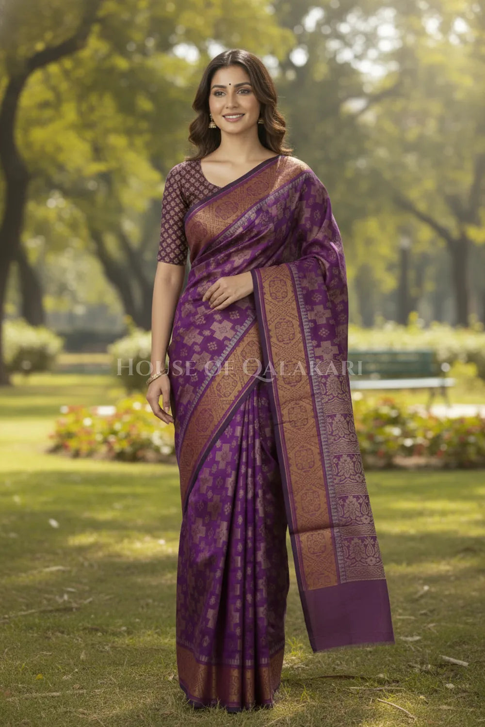 mulmul cotton patola saree 0428 outdoor pose