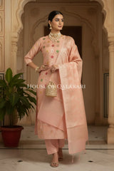 Banarasi Chanderi Cotton Unstitched Dress Material in Peach and with matching zari floral jaal dupatta – wedding pose