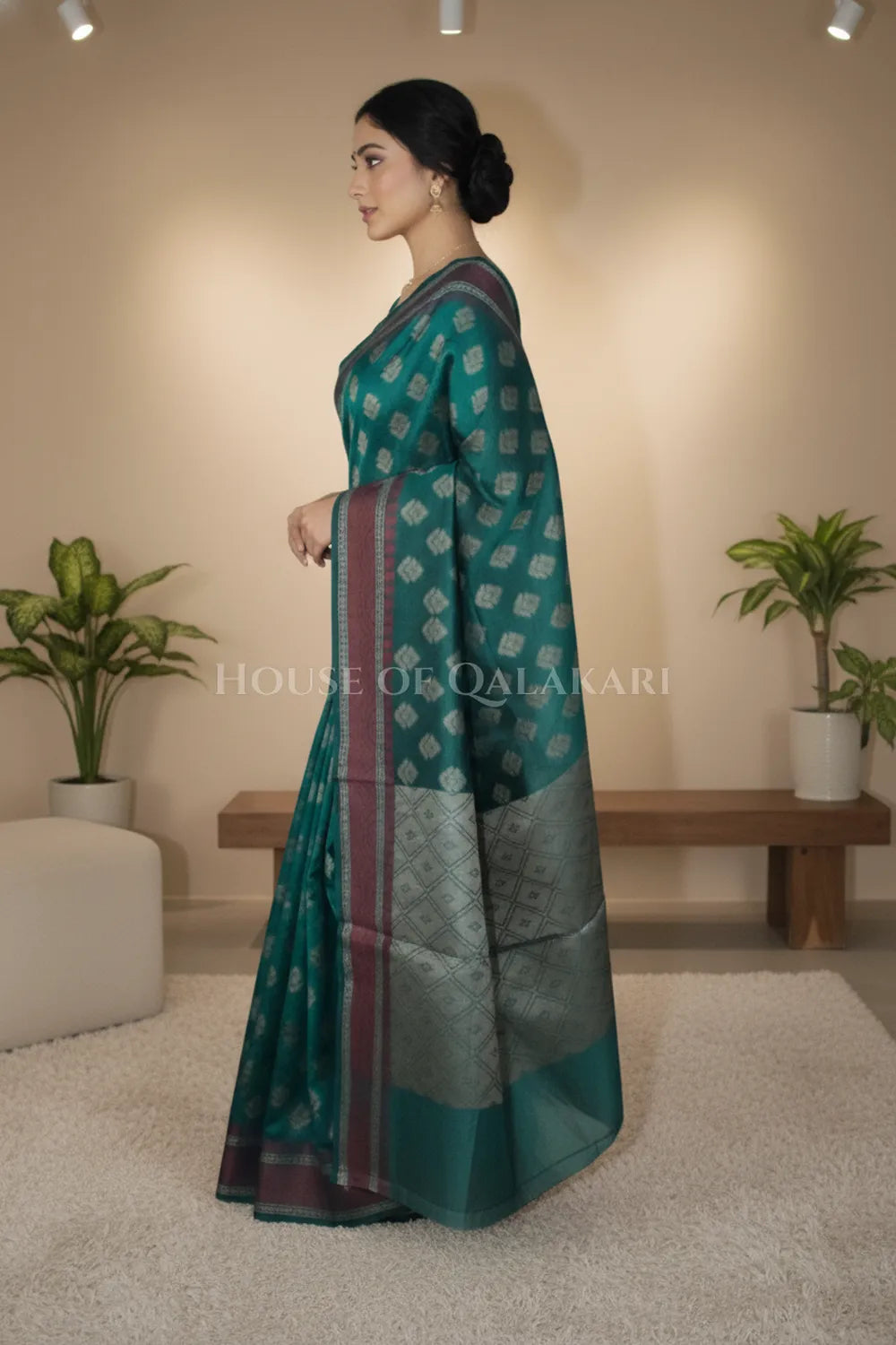 mulmul cotton patola saree 0423 side pose