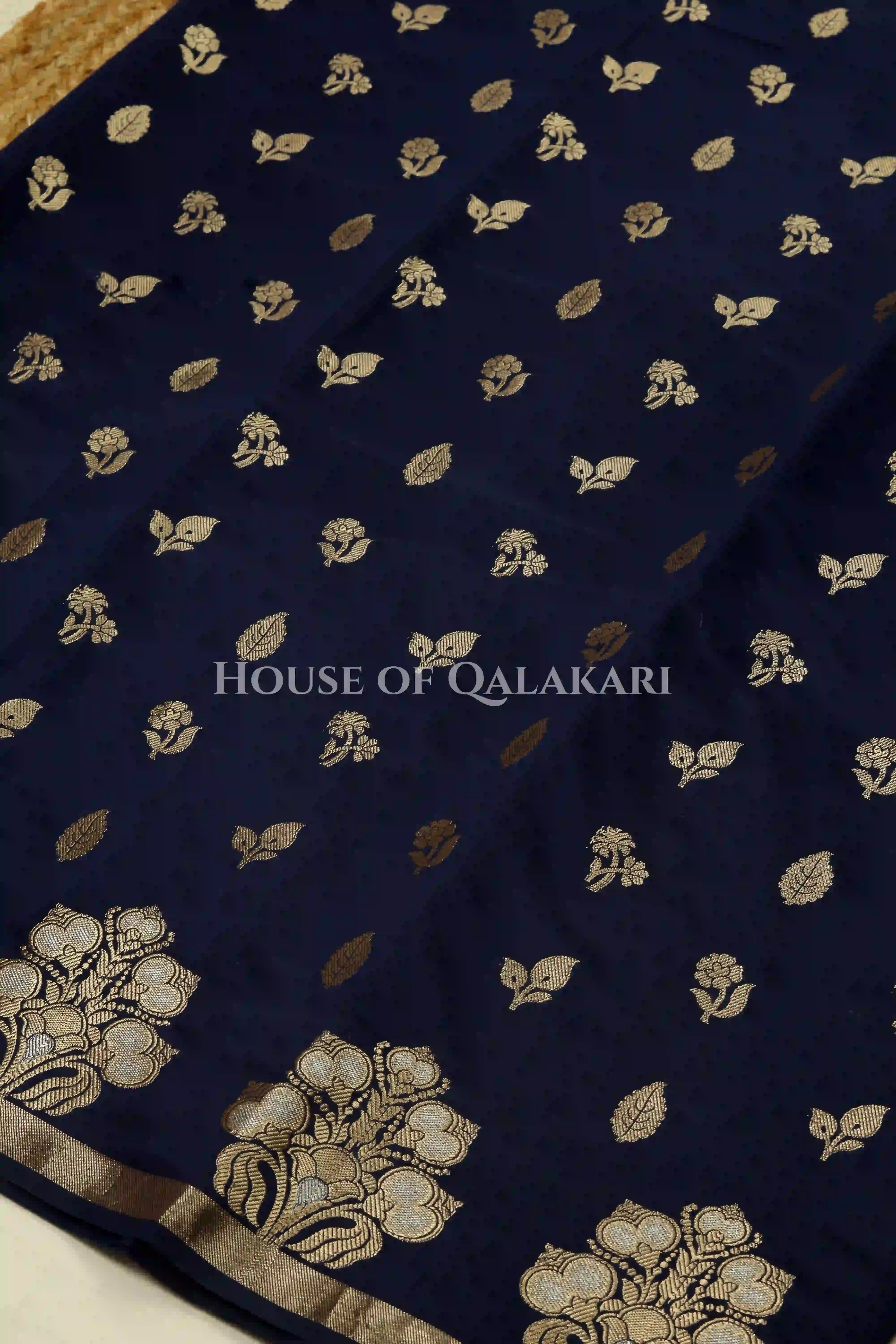 Monga Silk Saree body