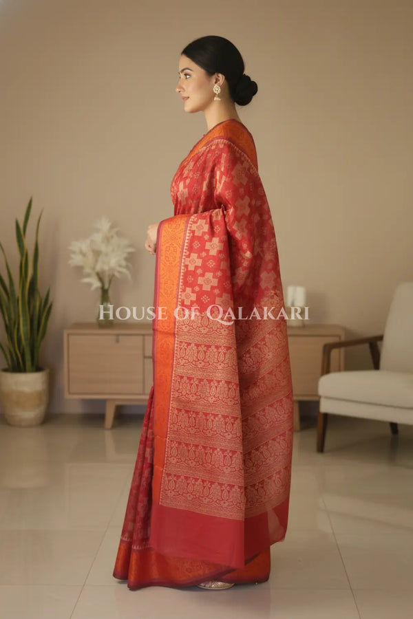 mulmul cotton patola saree side pose