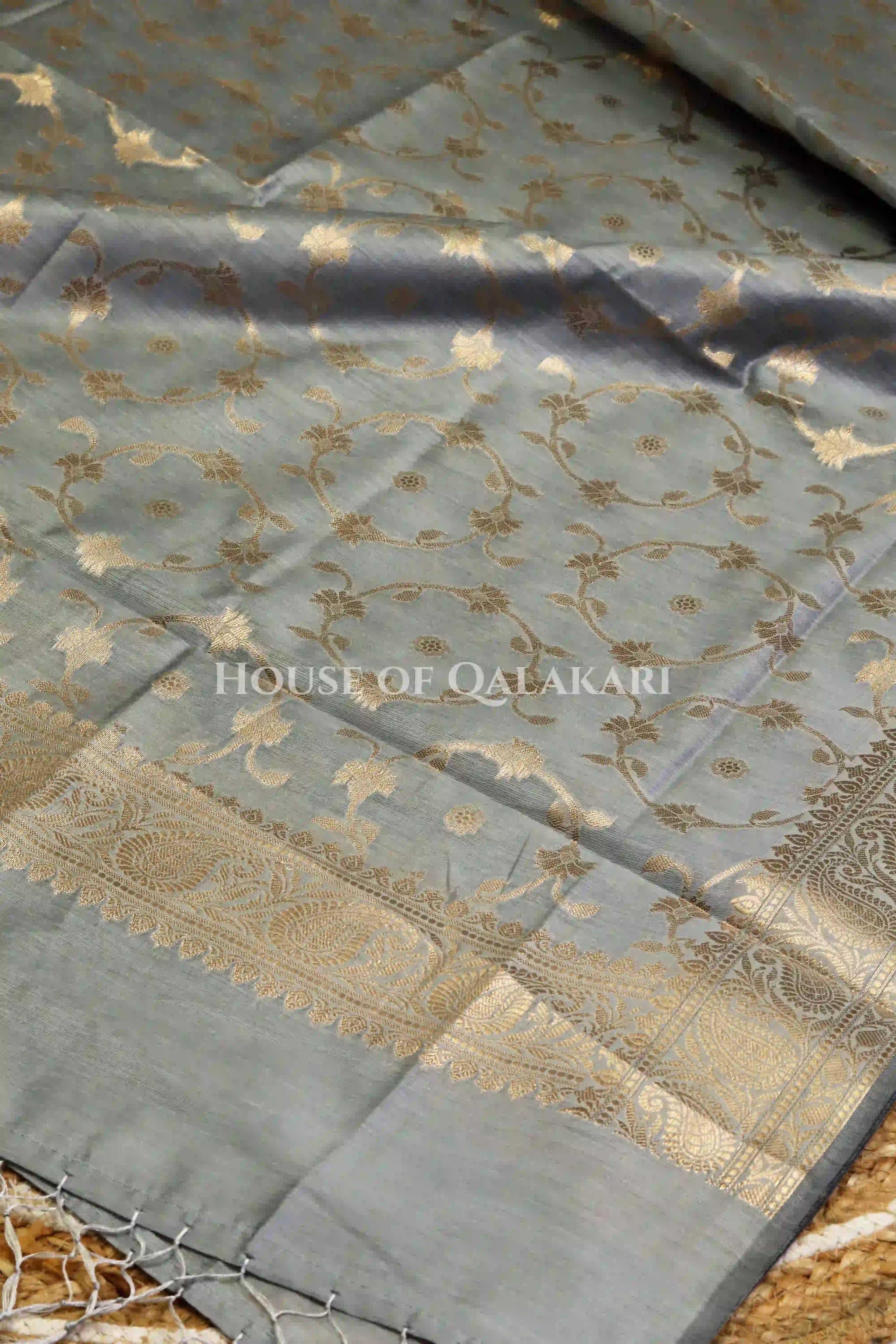 Banarasi Cotton Silk blend Unstitched Dress Material in Grey colour with Intricate Zari Diamond Buti – dupatta