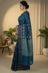 mulmul cotton patola saree 0440 side pose