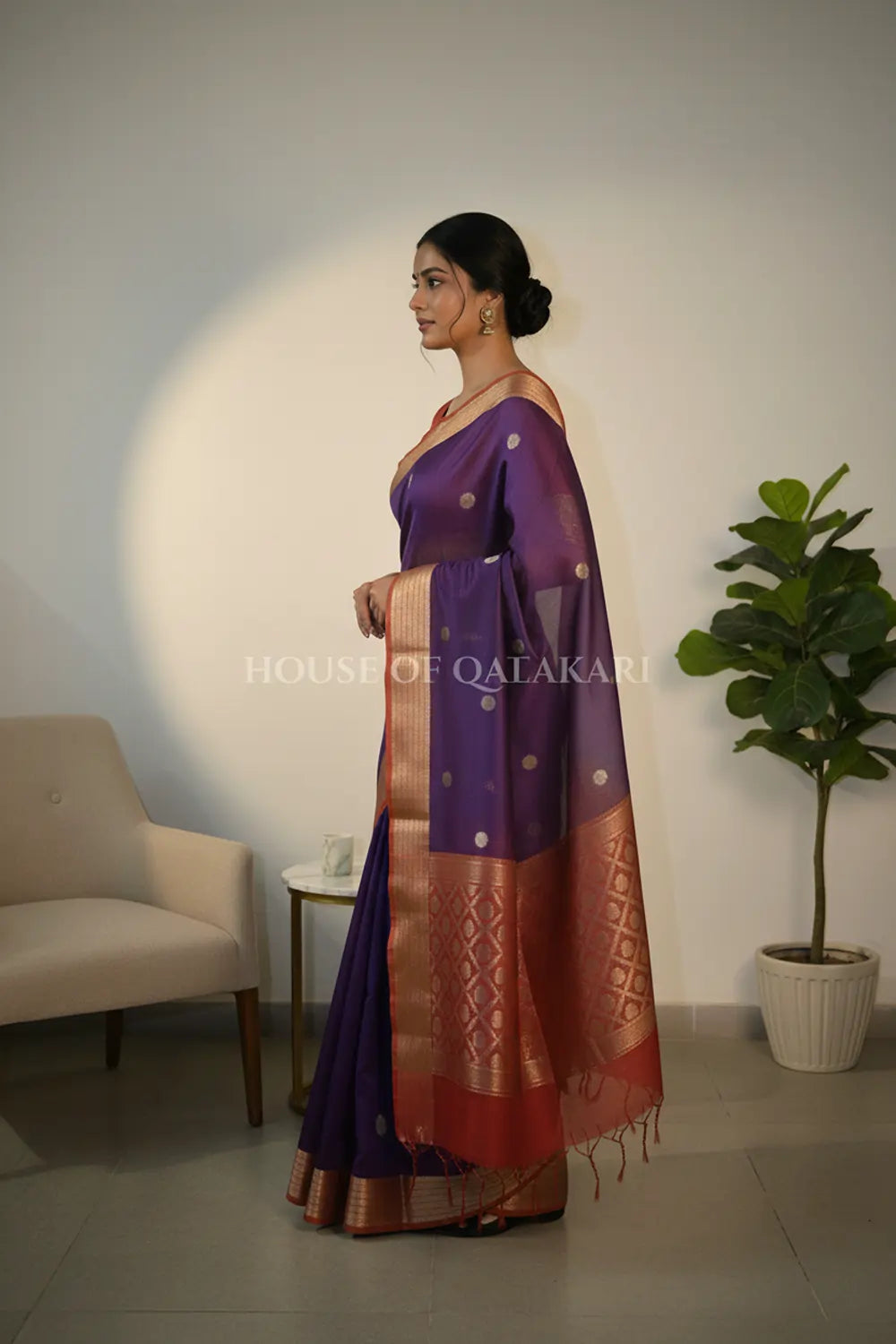 chanderi cotton saree side pose