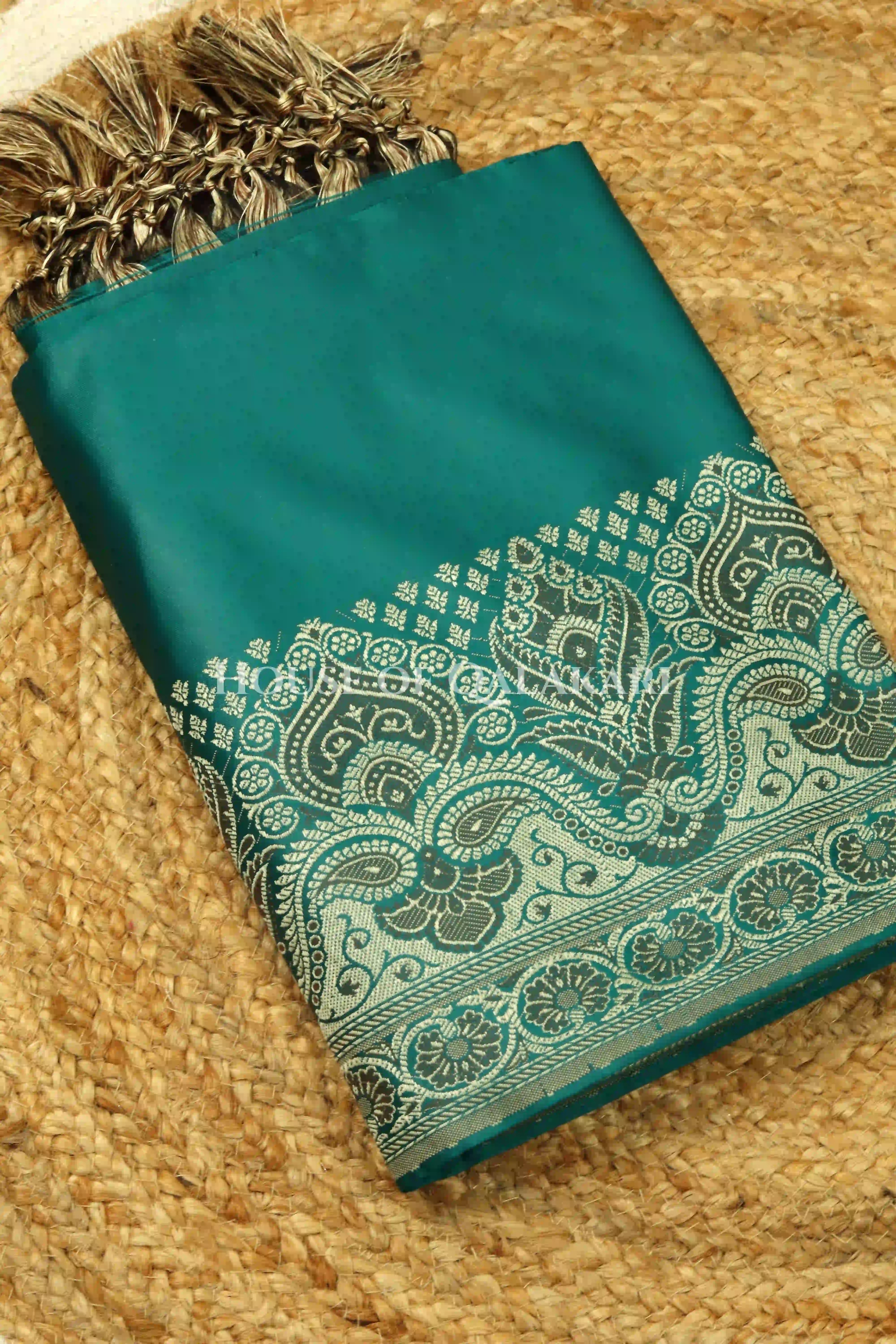 Banarasi Unstitched Dress Material in Emerald Green and with plain body and resham border and diagonally striped resham dupatta – kurta