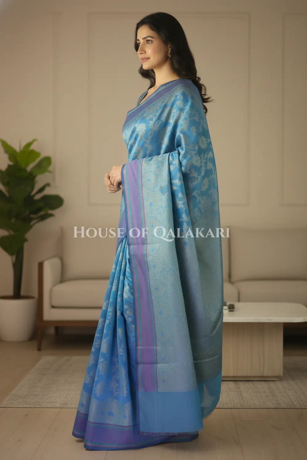 mulmul cotton patola saree side pose