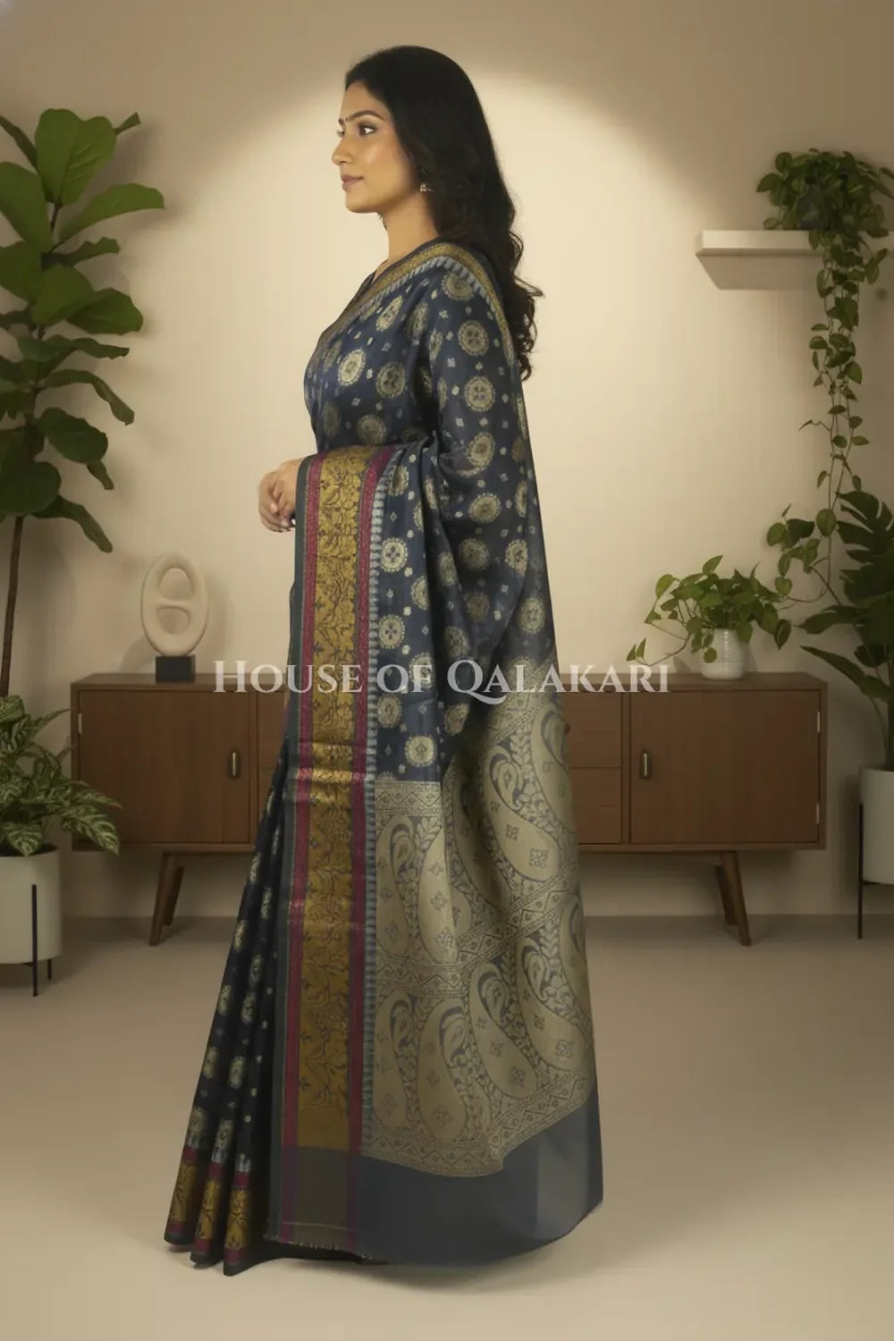 Mulmul cotton patola Saree side pose