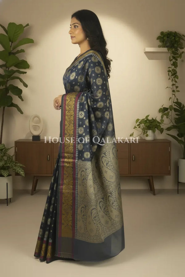 Mulmul cotton patola Saree side pose