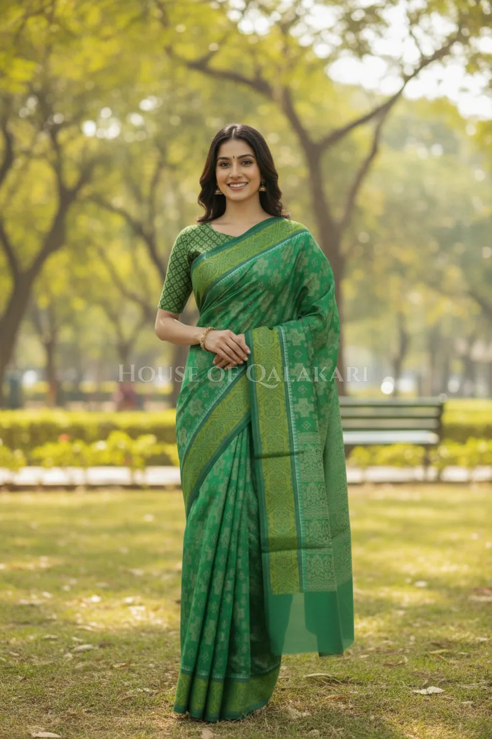 mulmul cotton patola saree 0429 outdoor pose