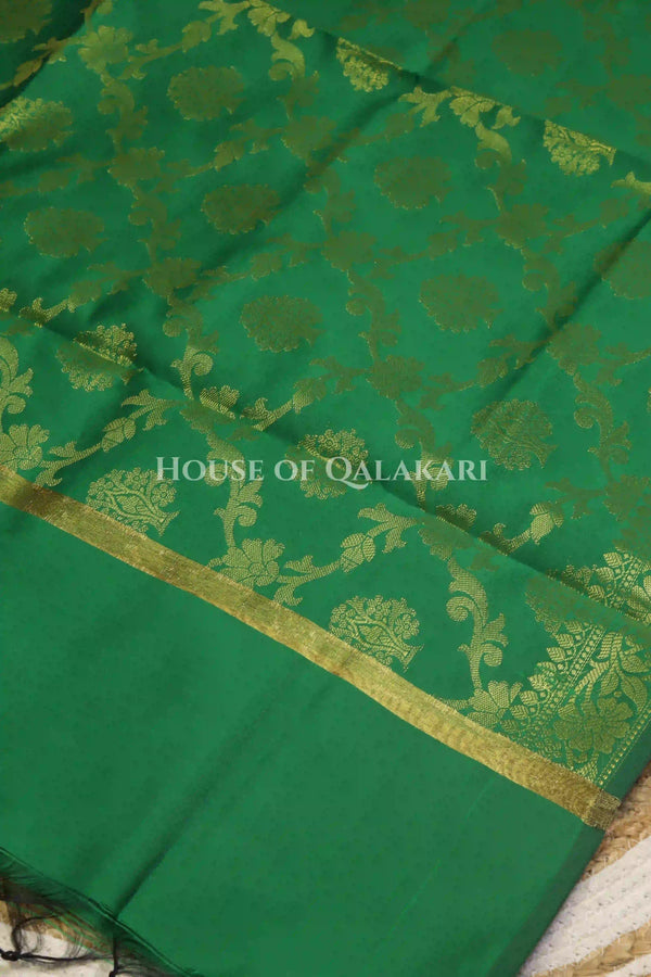 Banarasi Silk Dupatta in Green with all over floral vine jaal with motifs